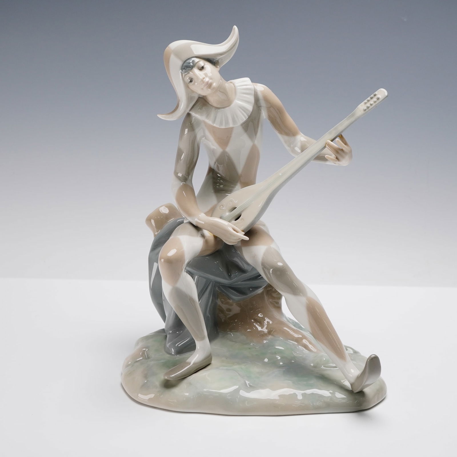Lladro Porcelain Figurine, Troubadour 1004548 (1 of 3)