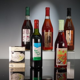 6pc Oz Winery Wizard of Oz Wines and Wine Bottle Charm