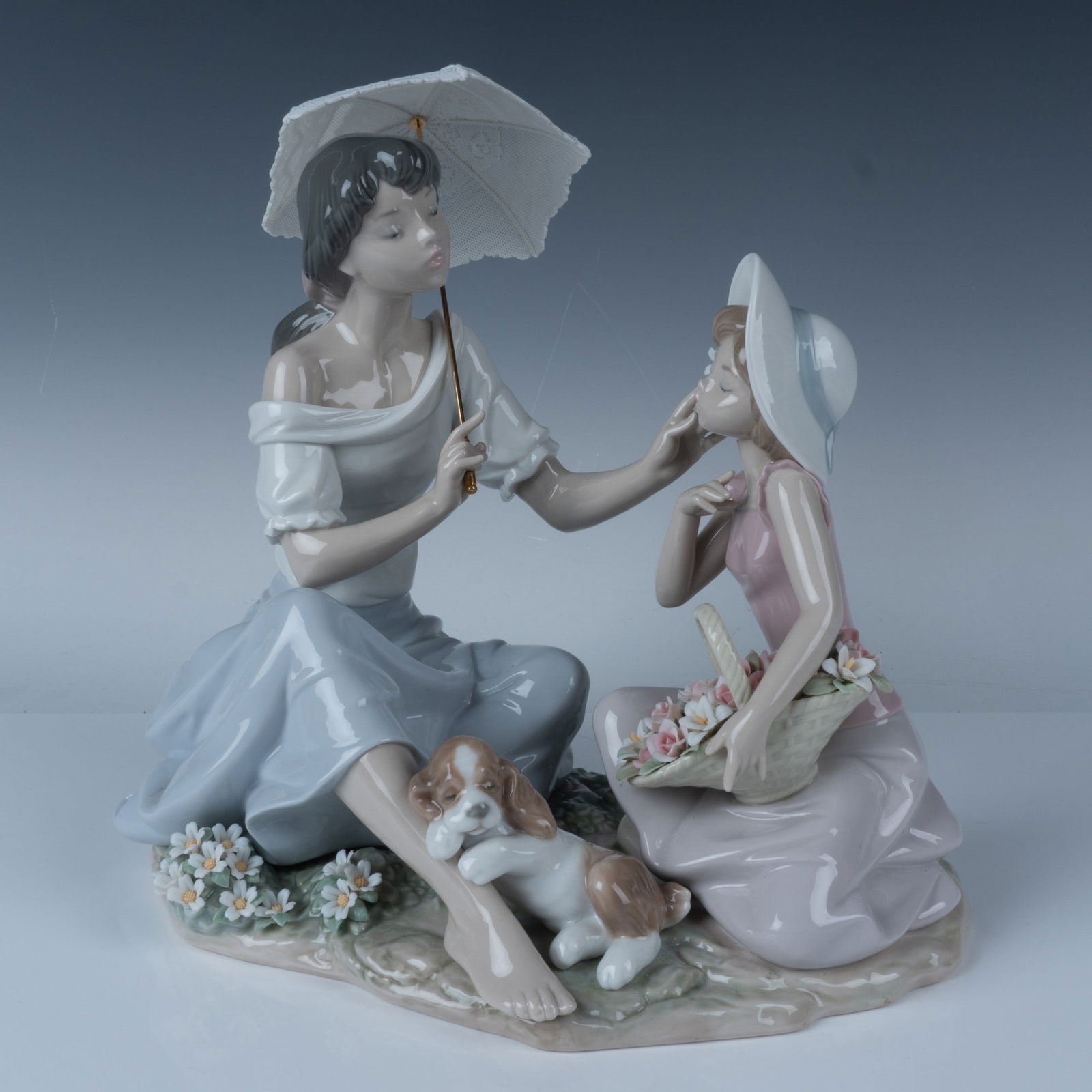 Lladro Porcelain Figurine, As Pretty as a Flower 1006910 (1 of 6)