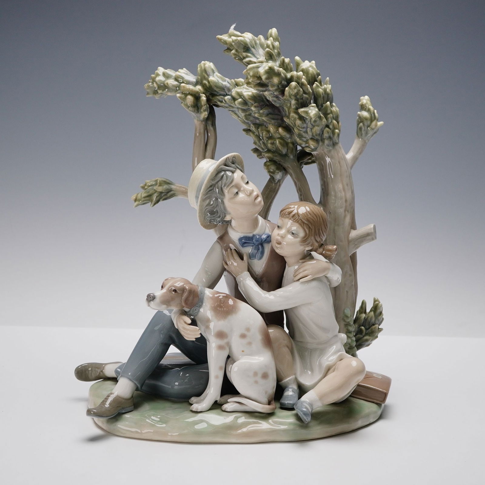 Lladro Porcelain Figurine, Looking for Refuge 1004891 (1 of 3)