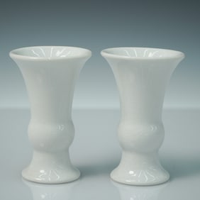 2pc Williamsburg Global Views White Flared Mini Vases