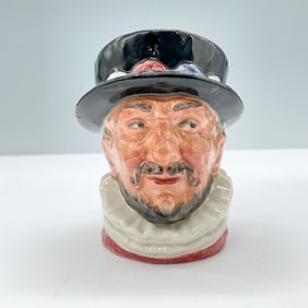 Beefeater ER D6233 - Small - Royal Doulton Character Jug