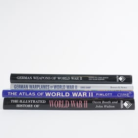 4pc Illustrated Books of History and Weapons of World War II