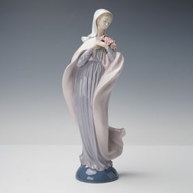 Lladro Porcelain Figurine, Madonna with Flowers 1005171