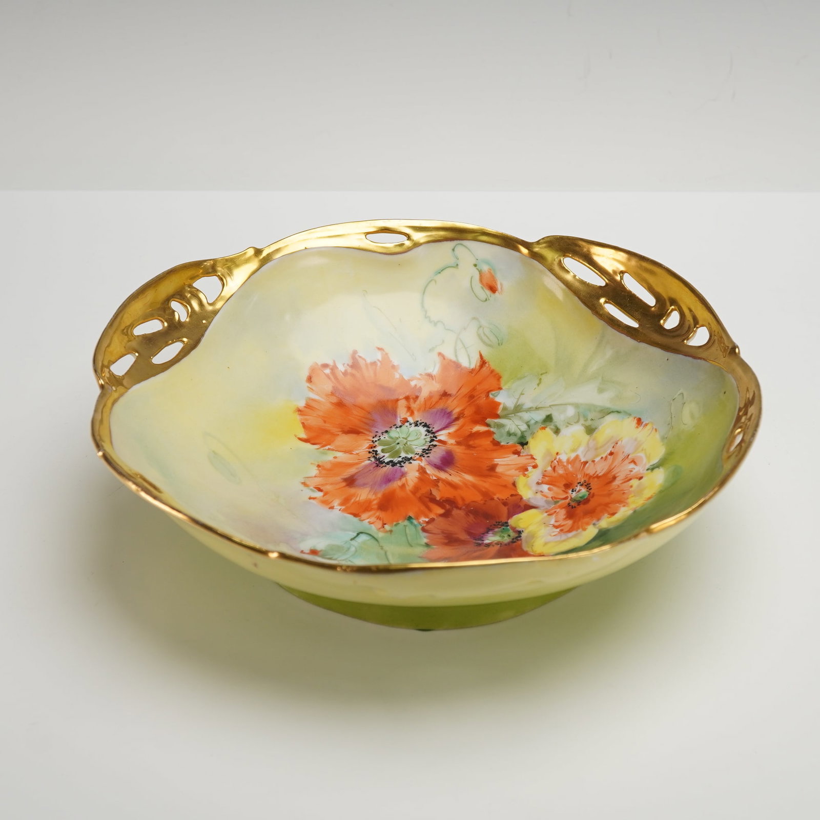 Rosenthal Julius Brauer, Racine Orange Poppy Bowl: This stunning hand-painted bowl by Julius Brauer features vibrant orange poppies, beautifully complemented by delicate gold accents. The piece is reticulated along the edges, creating an elegant open-