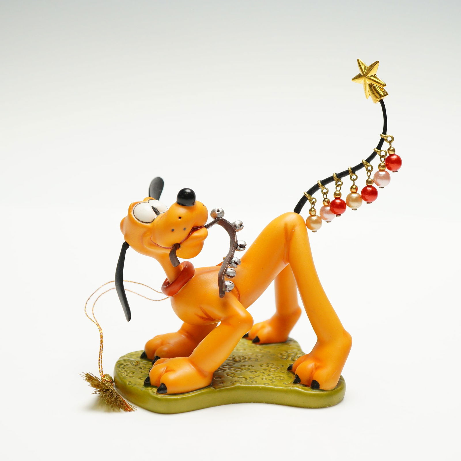 Walt Disney Classics Ornament Figure, Pluto Helps (1 of 4)