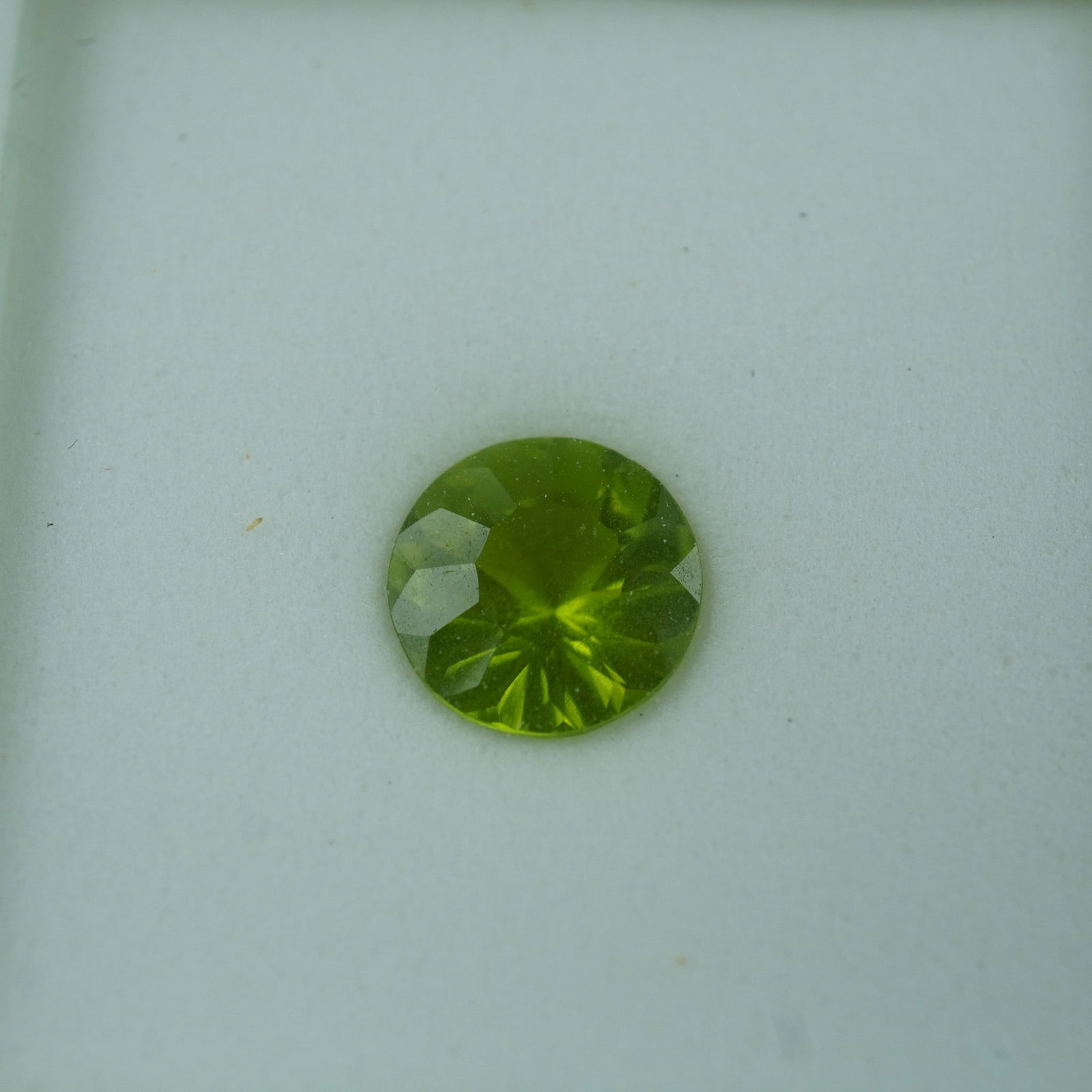 1.75 CT Peridot Quantum Round Cut Gemstone (1 of 2)