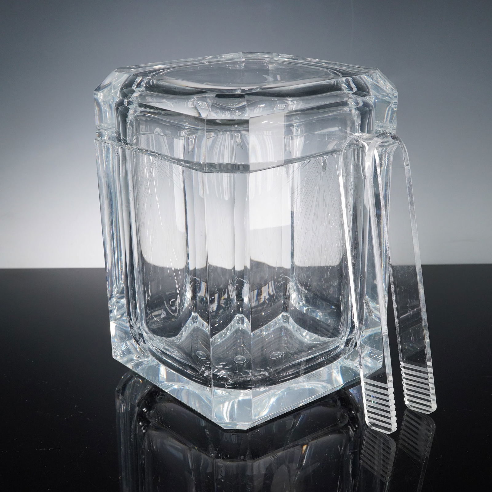 Grainware Regal Acrylic Ice Bucket with Swivel Lid and Tongs (1 of 4)