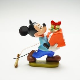 Walt Disney Classics Ornament Figure, Mickey Mouse Presents for My Pals