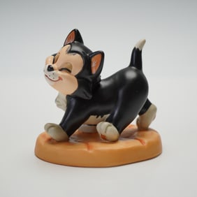 Walt Disney Classics Pinocchio Figurine, Say Hello to Figaro