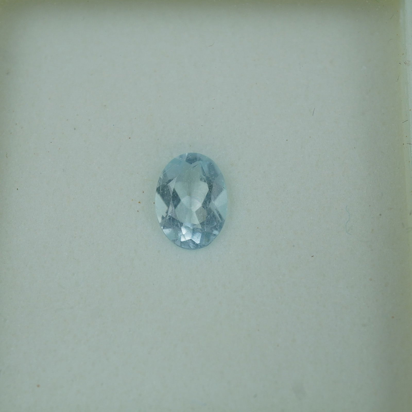 0.75 CT Aquamarine Oval Cut Gemstone (1 of 2)