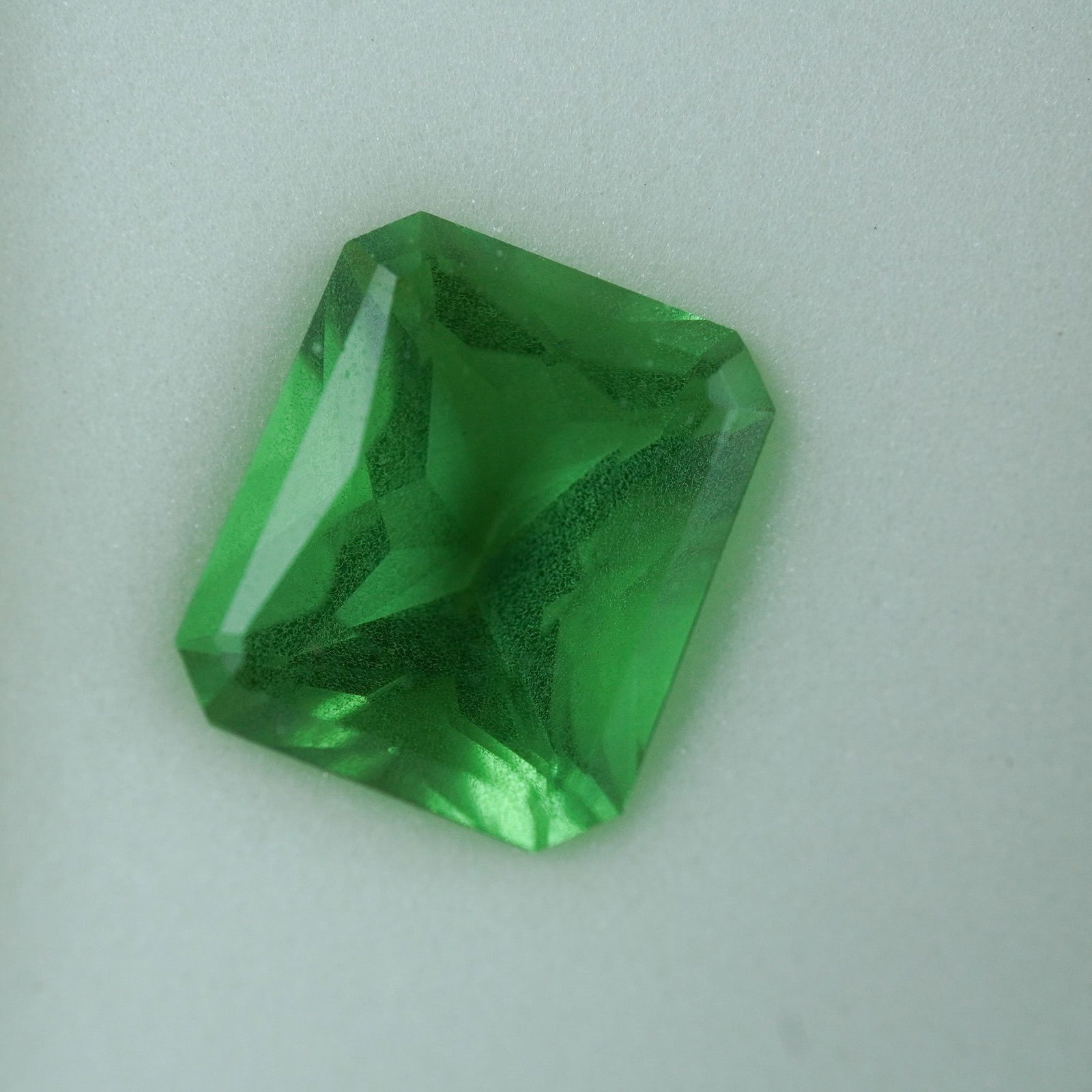 5.50 CT Color-changing Zandrite Emerald Cut Gemstone (1 of 2)