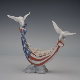 Lladro Porcelain Figurine, A Symbol of Peace 01007590
