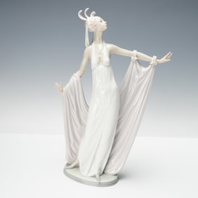 Lladro Porcelain Grand Dame Sculpture 01001568