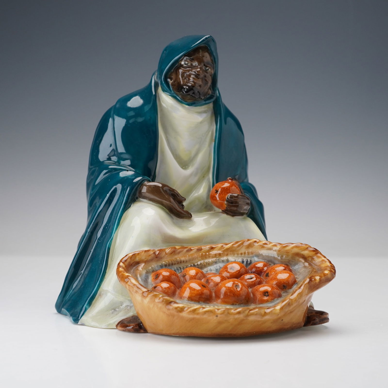 Royal Doulton Figurine, Orange Vendor HN72 (1 of 4)