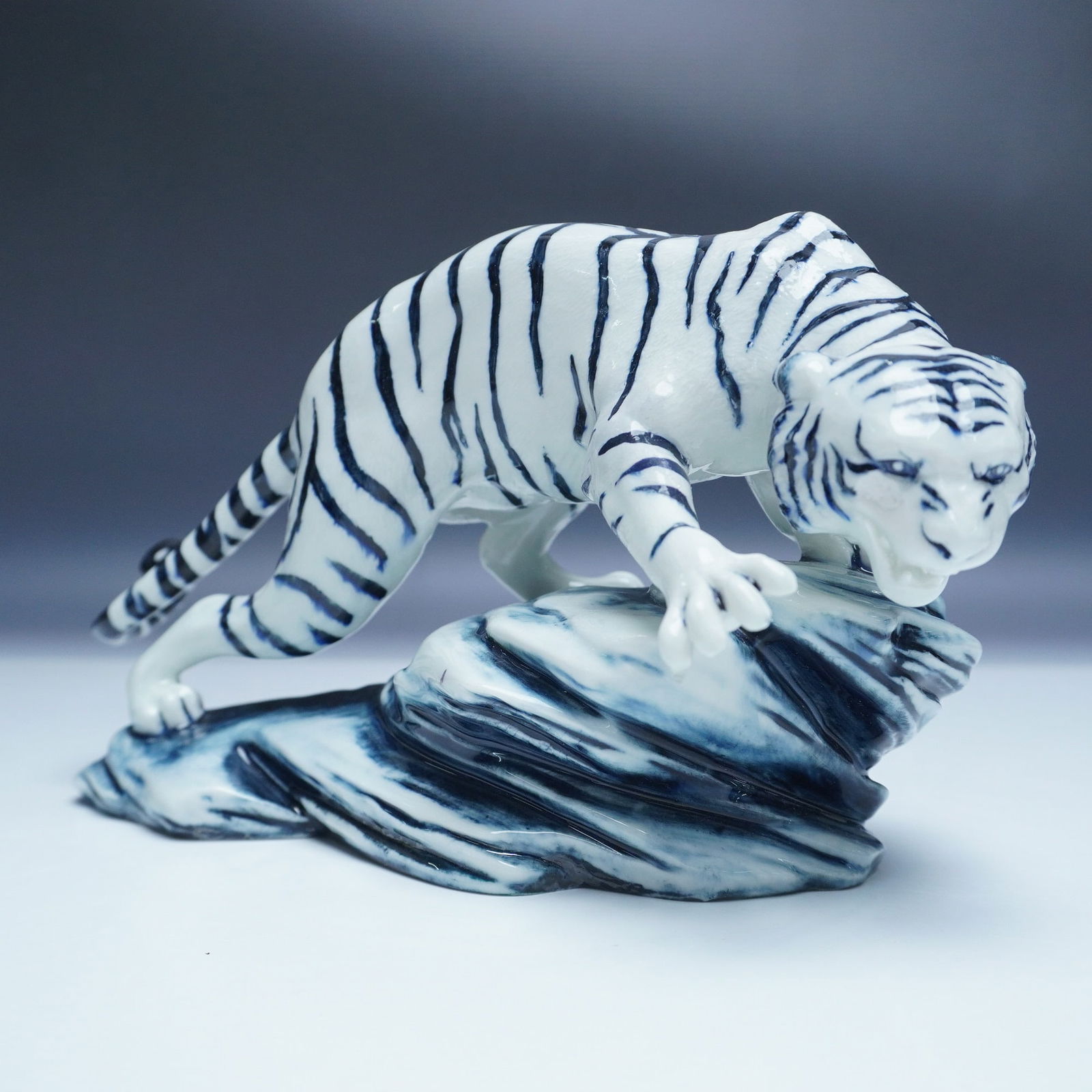 Royal Doulton Blue Flambe Tiger on the Rock Figurine BA71 (1 of 4)