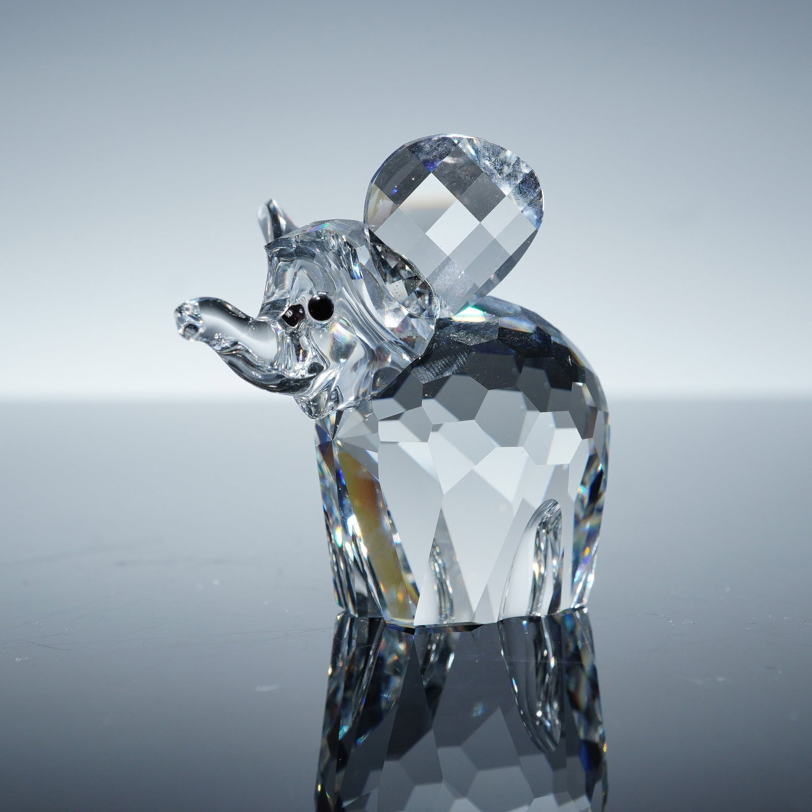 Swarovski Crystal Figurine, Elephant Large with Frosted Tail 015169 (1 of 4)