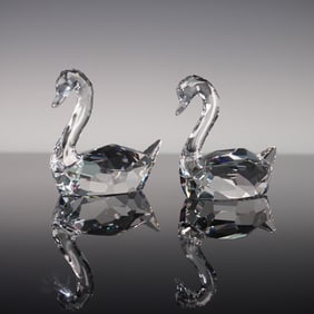 Swarovski Crystal Figurine, Swans Flirting