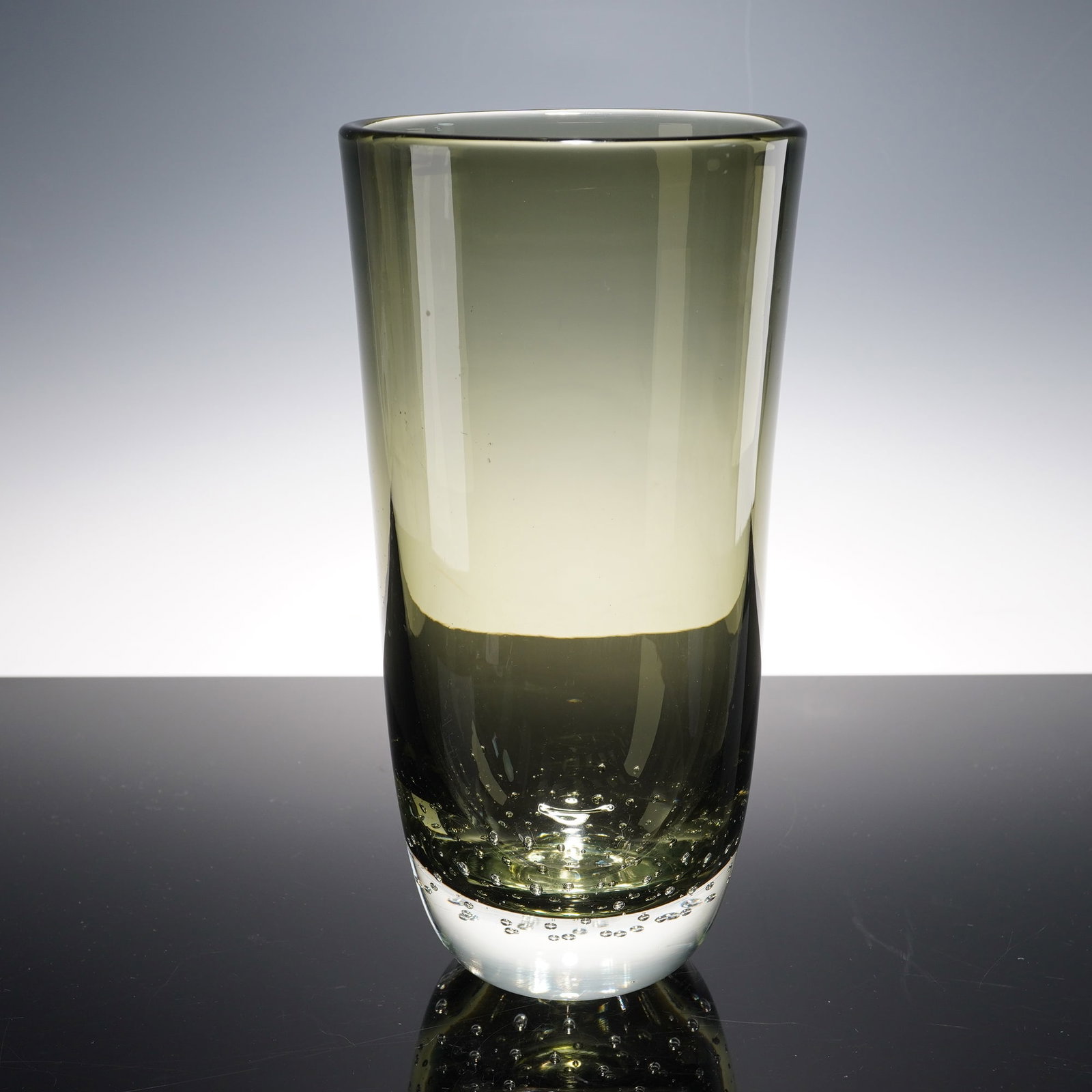 Art Glass Vase with Controlled Bubble Base (1 of 5)