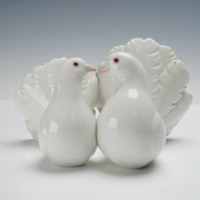 Lladro Porcelain Figurine, Couple Of Doves 1001169