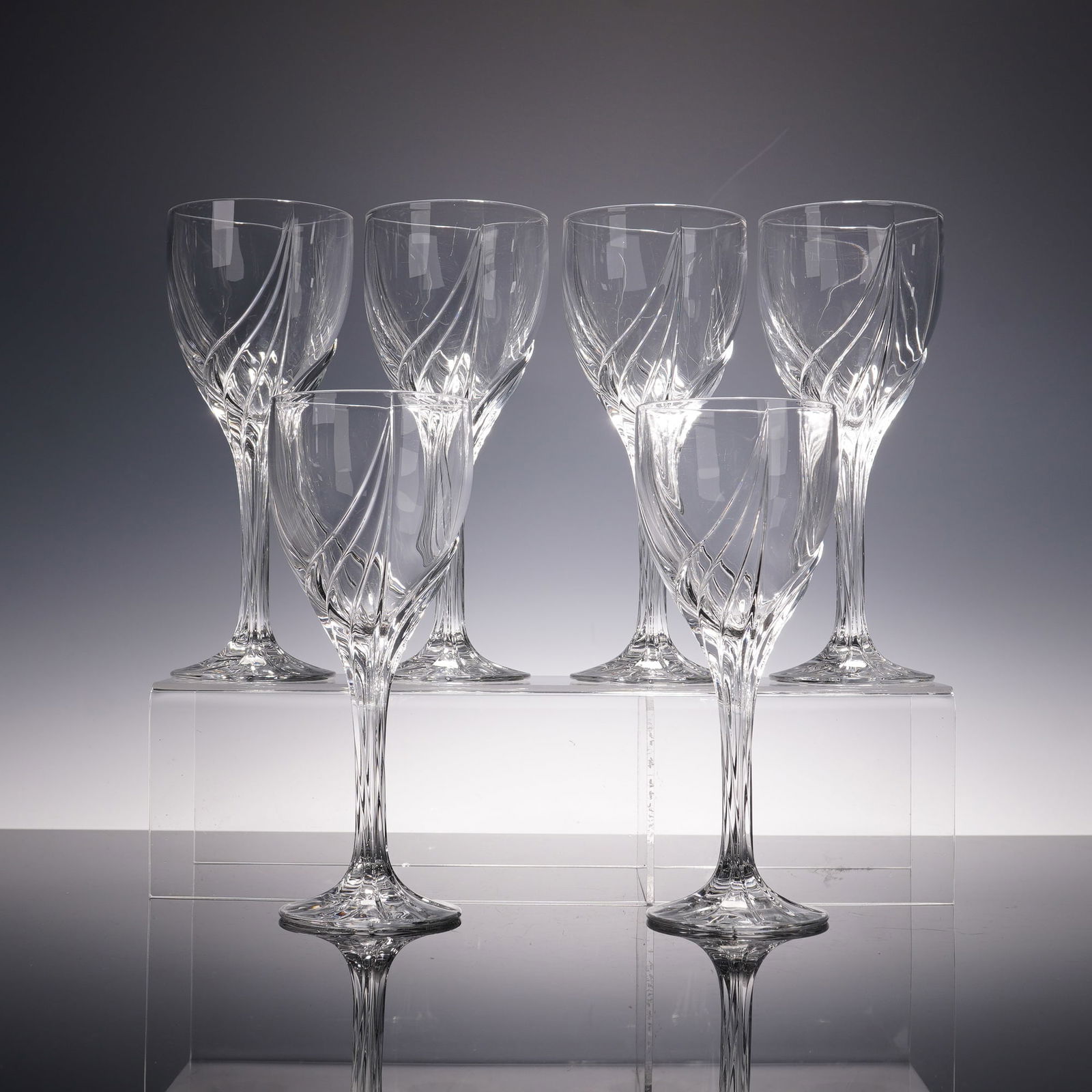 6pc Lenox Debut Platinum Water Goblet: Elegant set of six Lenox Debut Platinum water goblets, each crystal goblets feature a graceful swirl-cut design rising up the bowl, accented with platinum trim that adds refined brilliance. The sleek