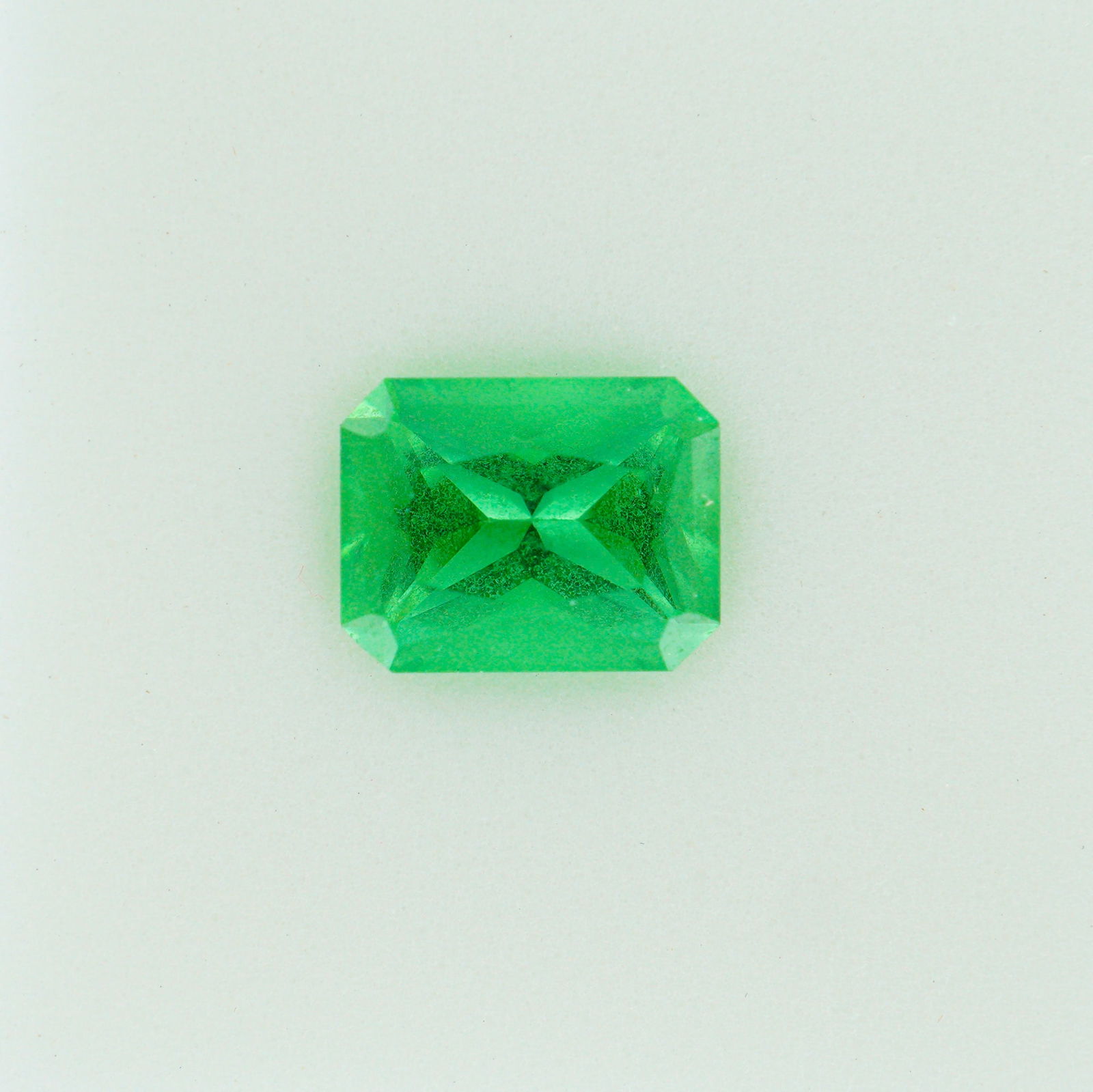2.00 CT Color Changing Zandrite Emerald Cut Gemstone (1 of 5)