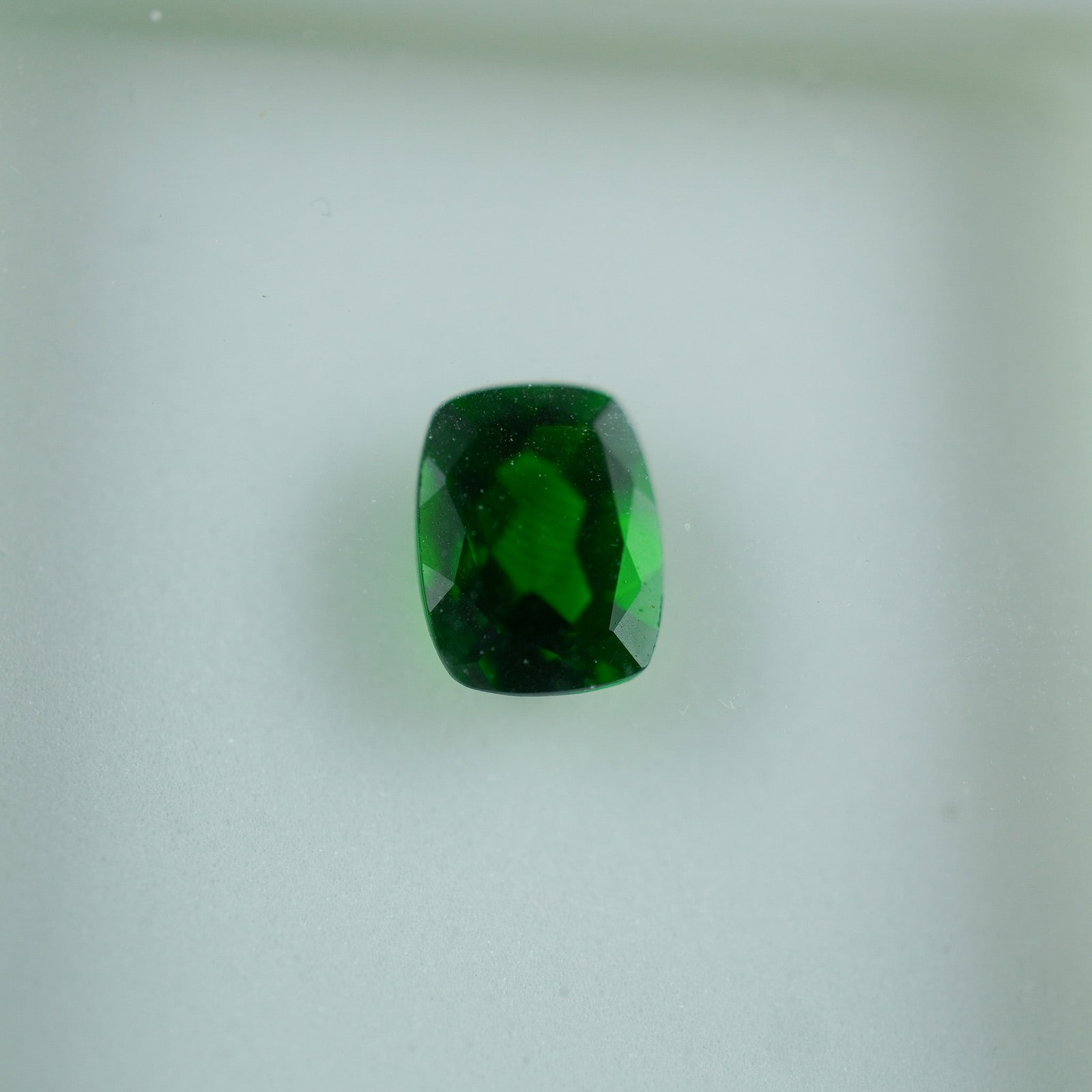 1.39 CT Chrome Diopside Cushion Cut Gemstone (1 of 2)