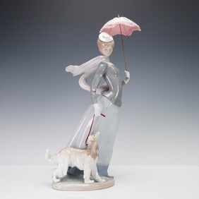 Lladro Porcelain Sculpture, Lady with Shawl 01008679