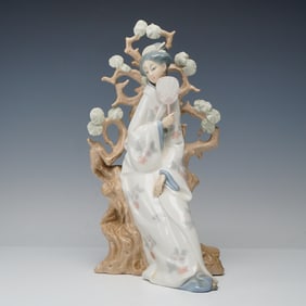 Lladro Porcelain Sculpture, Geisha 01004807