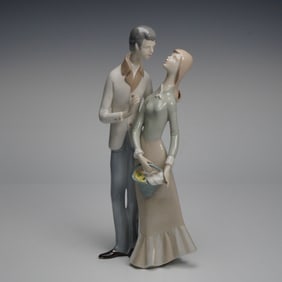 GDR Lippelsdorf Young Couple Porcelain Figurine