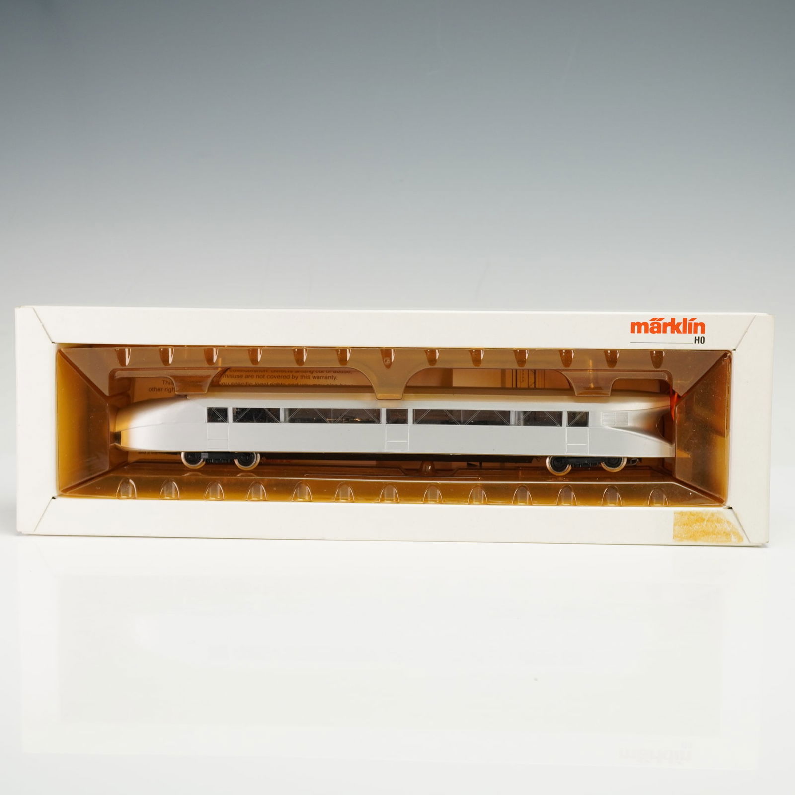 Marklin H0 3077 Schienenzeppelin Rail Zeppelin Propeller Train: This Marklin H0 3077 model represents the Schienenzeppelin, the unique propeller-driven railcar designed by Franz Kruckenberg, which operated on the German State Railroad in the 1930s. Produced betwee