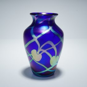 Lundberg Studios Art Glass Hearts & Vines Vase