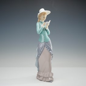 Lladro Porcelain Figurine, Reading 1005000