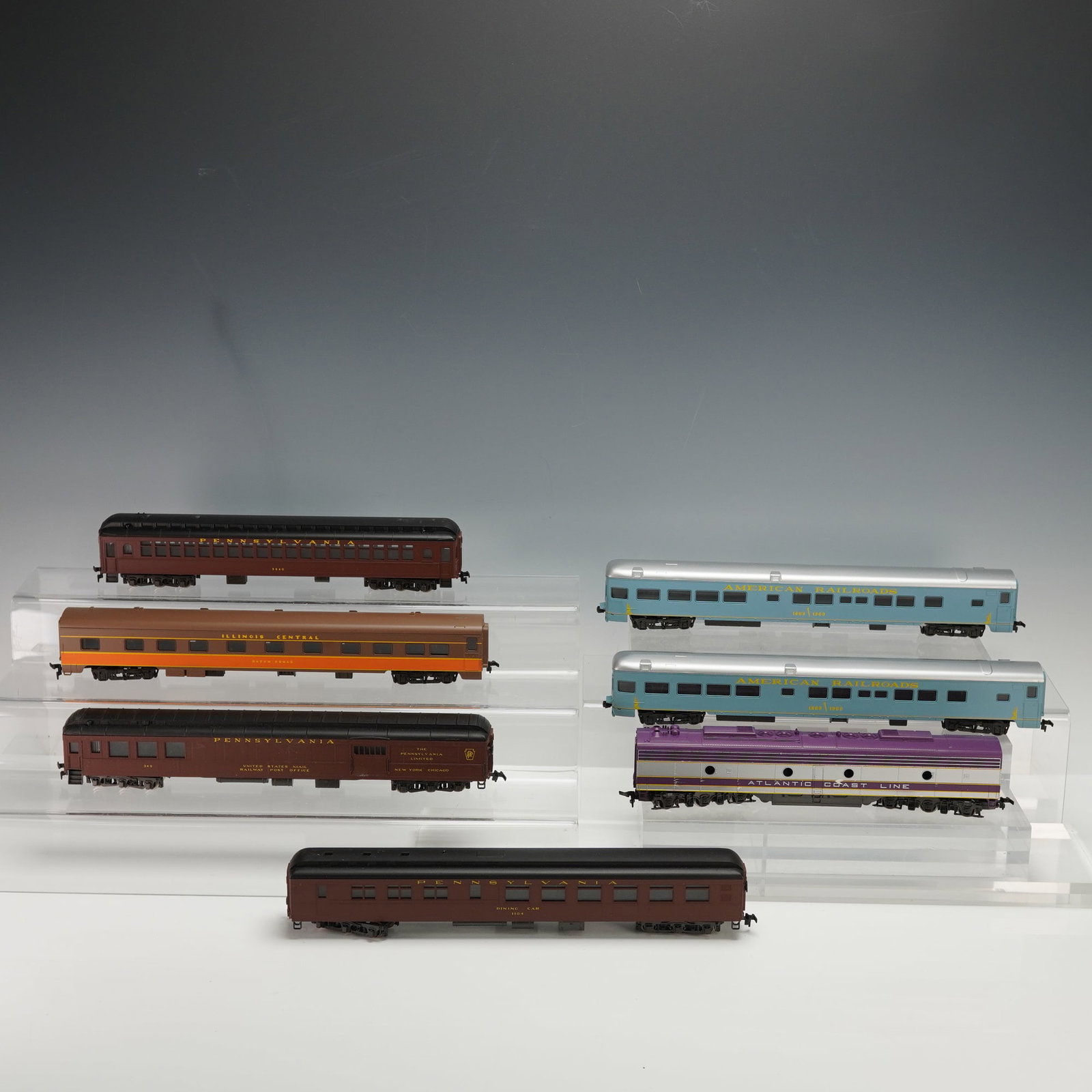7pc Rivarossi HO Scale Passenger Cars and Diesel Locomotive (1 of 5)