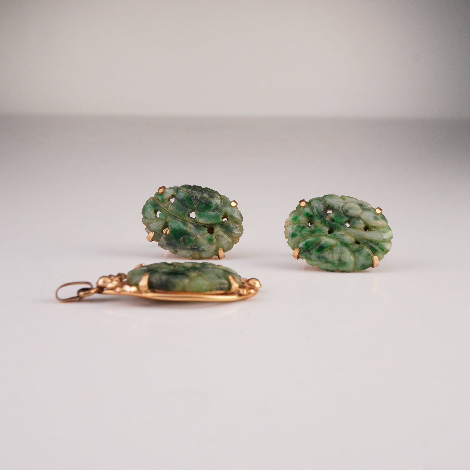 Van Dell 12k GF Carved Jade Pendant with Matching Earrings (1 of 6)