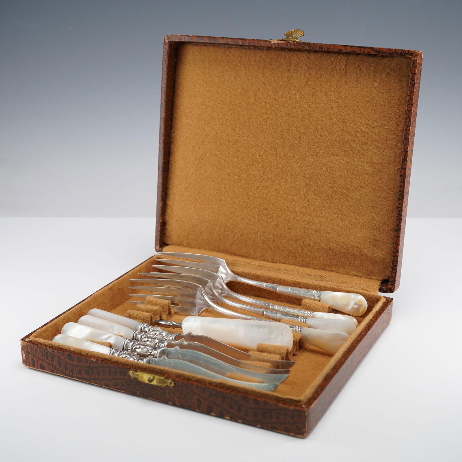 9pc William Rogers Silver Plated & Mother of Pearl Table Utensils (1 of 5)