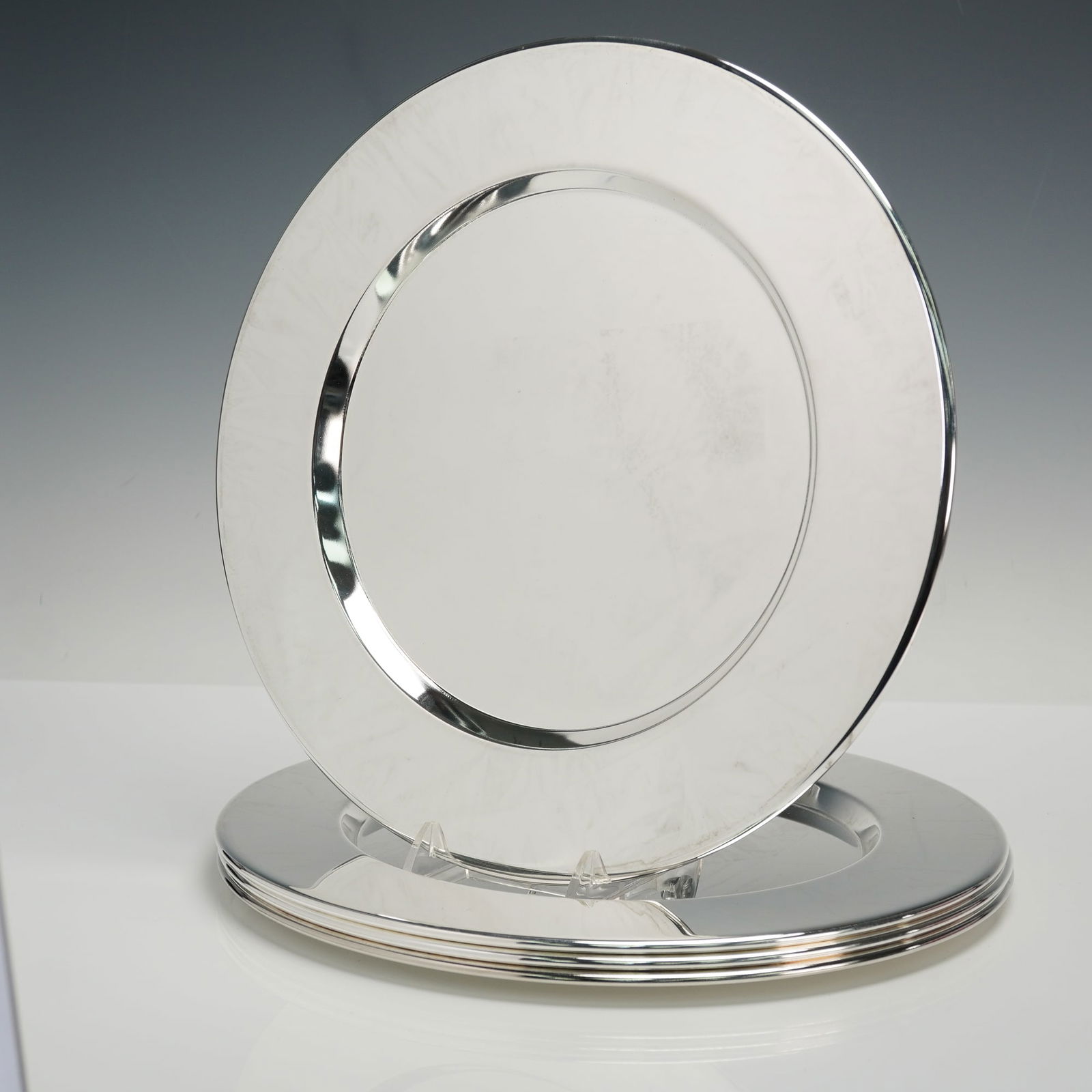 Paul Revere Silversmiths Silver Plated Round Service Plates Set (1 of 5)