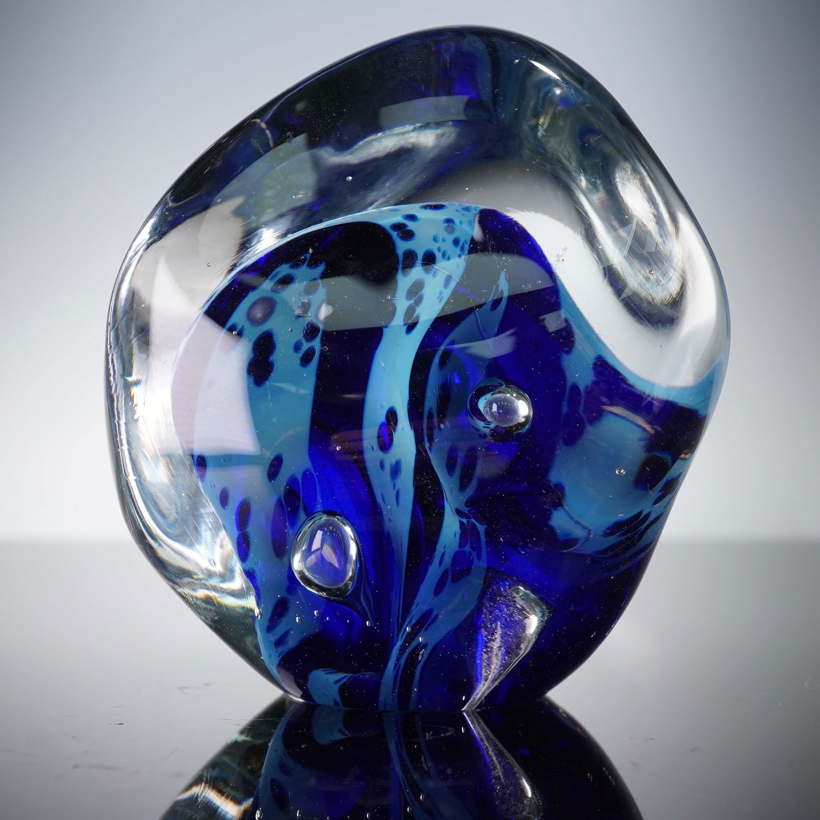Robert Eickholt Studio Art Glass Blue Swirl Paperweight (1 of 5)