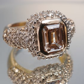 14K Gold Ring with 1.25ct Lab Pink Diamond & 1.52ct Accent Diamonds