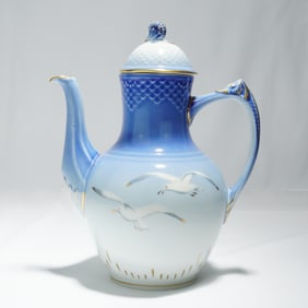 Bing & Grondahl Copenhagen Porcelain Seagull Pattern Coffee Pot, Model 301