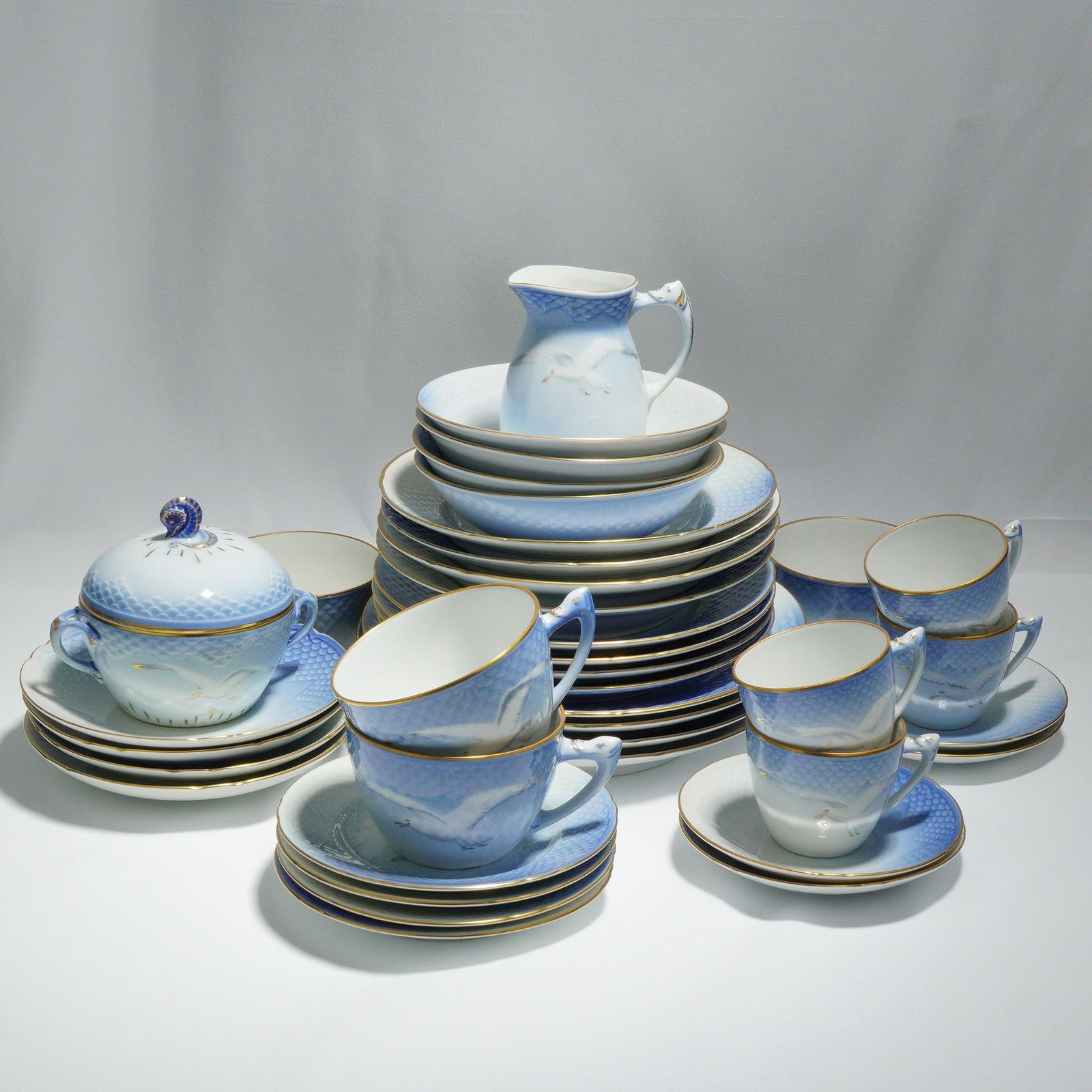 38pc Bing & Grondahl Seagull Pattern Porcelain Dinnerware: A collection of Bing & Grondahl Seagull (Msen) pattern porcelain dinnerware, model number 305, made in Denmark. Comprising approximately thirty pieces, including various plates, teacups with saucers,