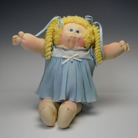 An Xavier Roberts Little People Cabbage Patch Doll