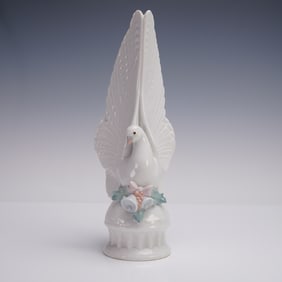 Lladro Porcelain Tree Topper, Message of Peace 1007610