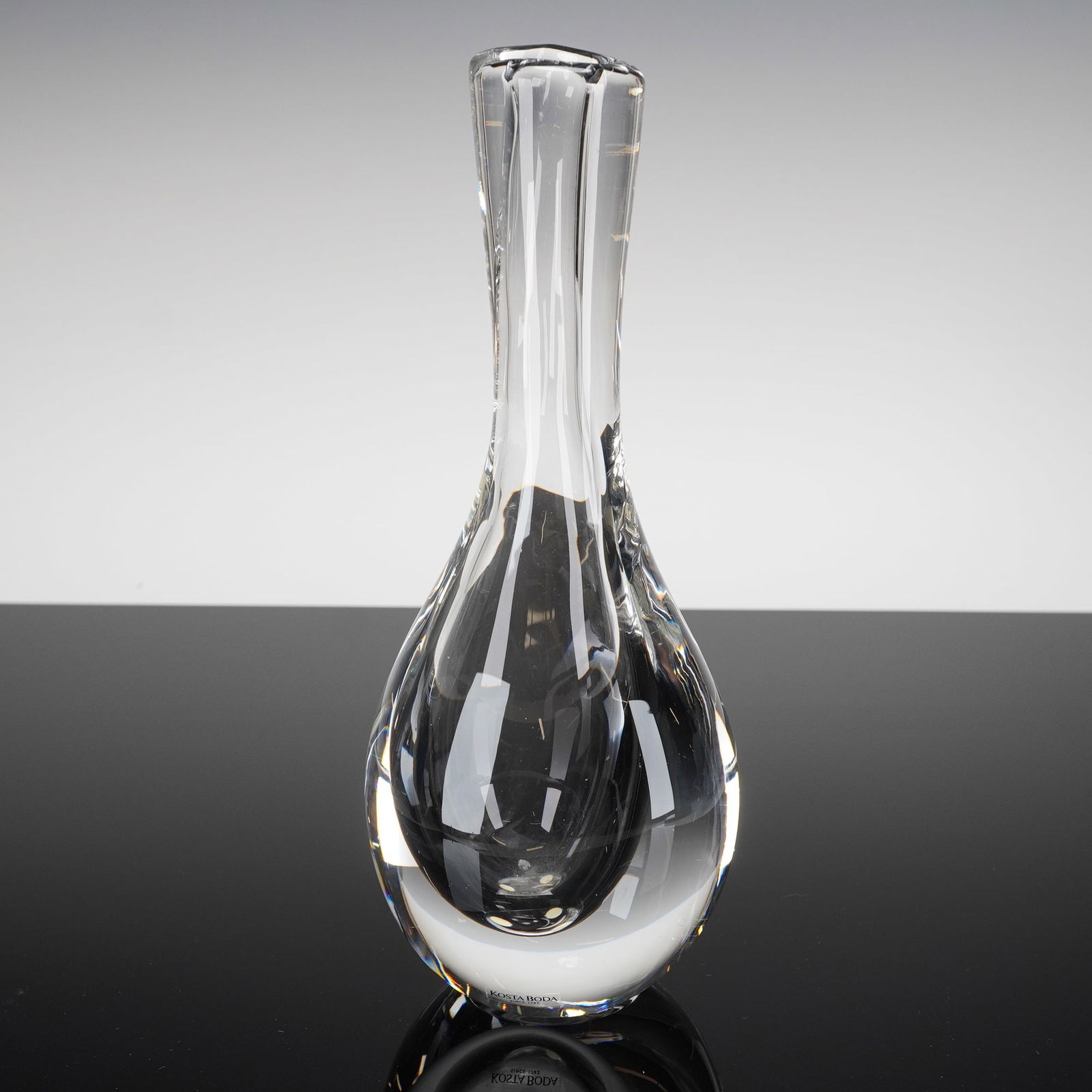 Goran Warff for Kosta Boda Raindrop Crystal Vase: A heavy, clear crystal art glass vase designed by Goran Warff for Kosta Boda, Sweden, commonly known as the Raindrop or Teardrop pattern. This modern Scandinavian design features a bulbous, rounded ba