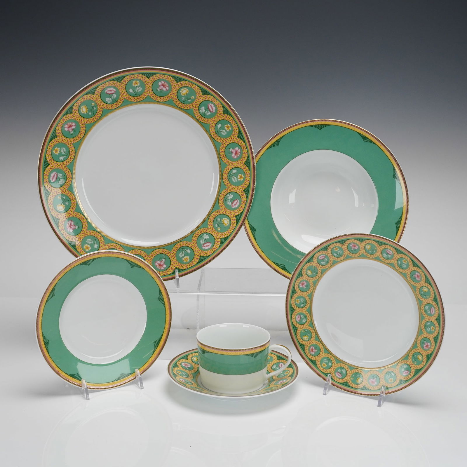 Coll. of 6 Pieces of A. Raynaud & C Limoges Olivia Porc. Dinnerware: A collection of six pieces of A. Raynaud & C Limoges porcelain dinnerware in the "Olivia" pattern. This partial or sample place setting consists of four plates/bowls, one teacup, and one saucer. The p