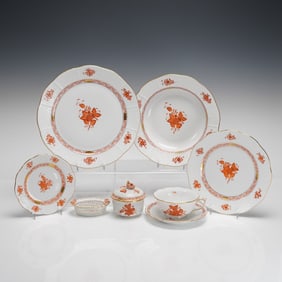 Herend Chinese Bouquet Rust Porcelain Part Service, 9 Pieces Total