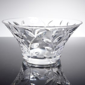Oneida Royal Rock Crystal Laurus Pattern Decorative Serving Bowl