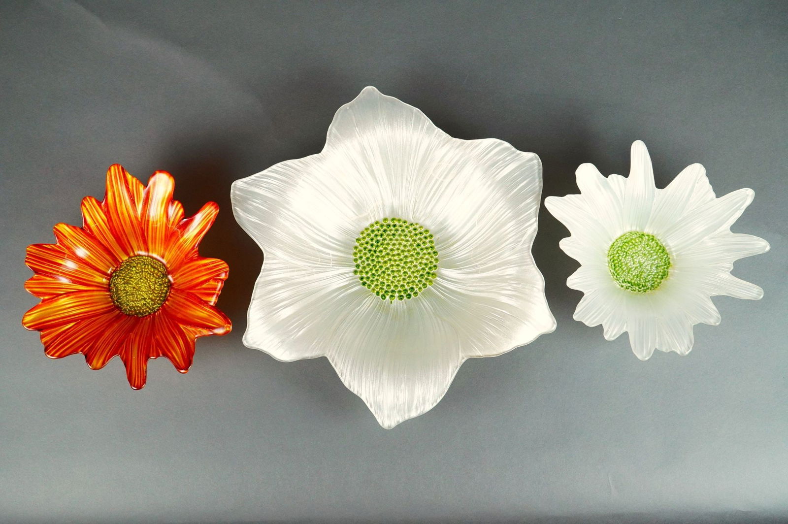 Three Villeroy & Boch Flora Vitrum Art Glass Flower Bowls: A trio of contemporary art glass bowls from the Villeroy & Boch Flora Vitrum line, often referred to as Daisy Bowls. The group consists of three bowls, each molded or fused into the shape of a stylize