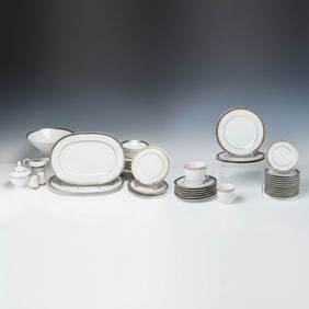 46 Falken-Porzellan Bavaria Gilt-Bordered Service Pieces