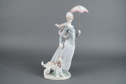 Lladro Glazed Porcelain Sculpture Lady with Shawl 4914
